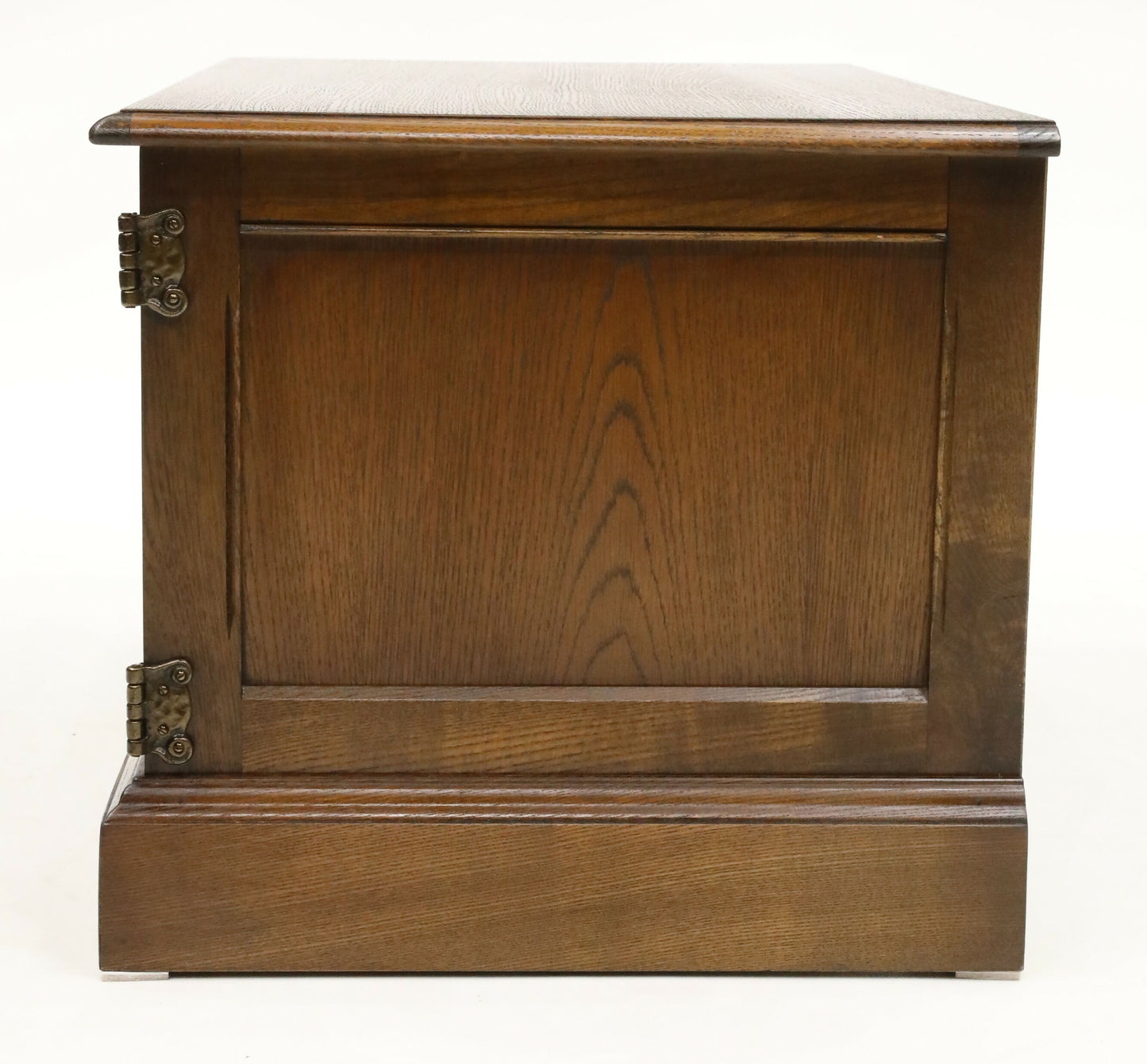 Old Charm TV Stand Light Oak Sky Box/DVD Area VGC FREE Nationwide Delivery. SBR7946/2004C