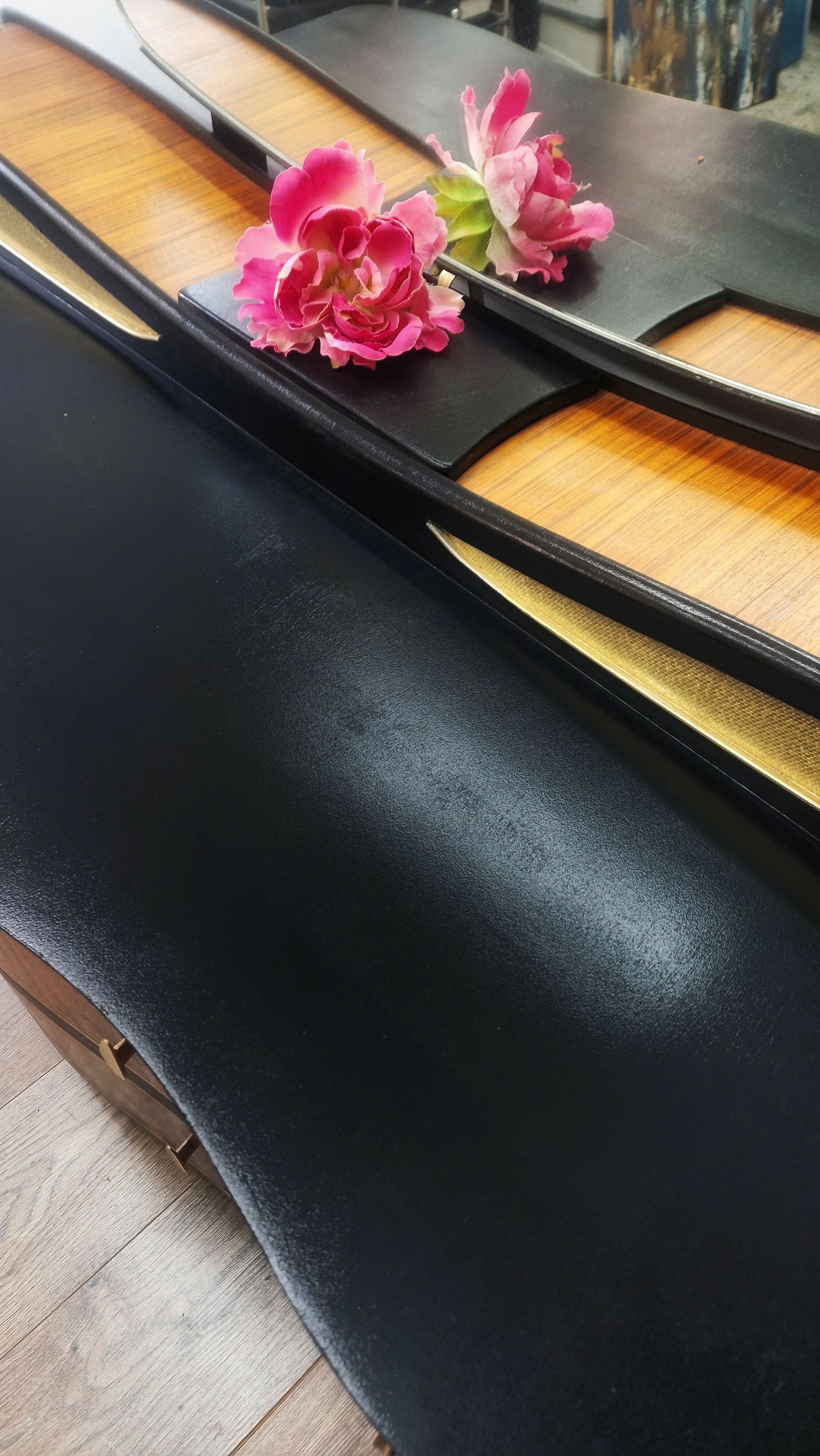 Art deco dressing table in black and gold