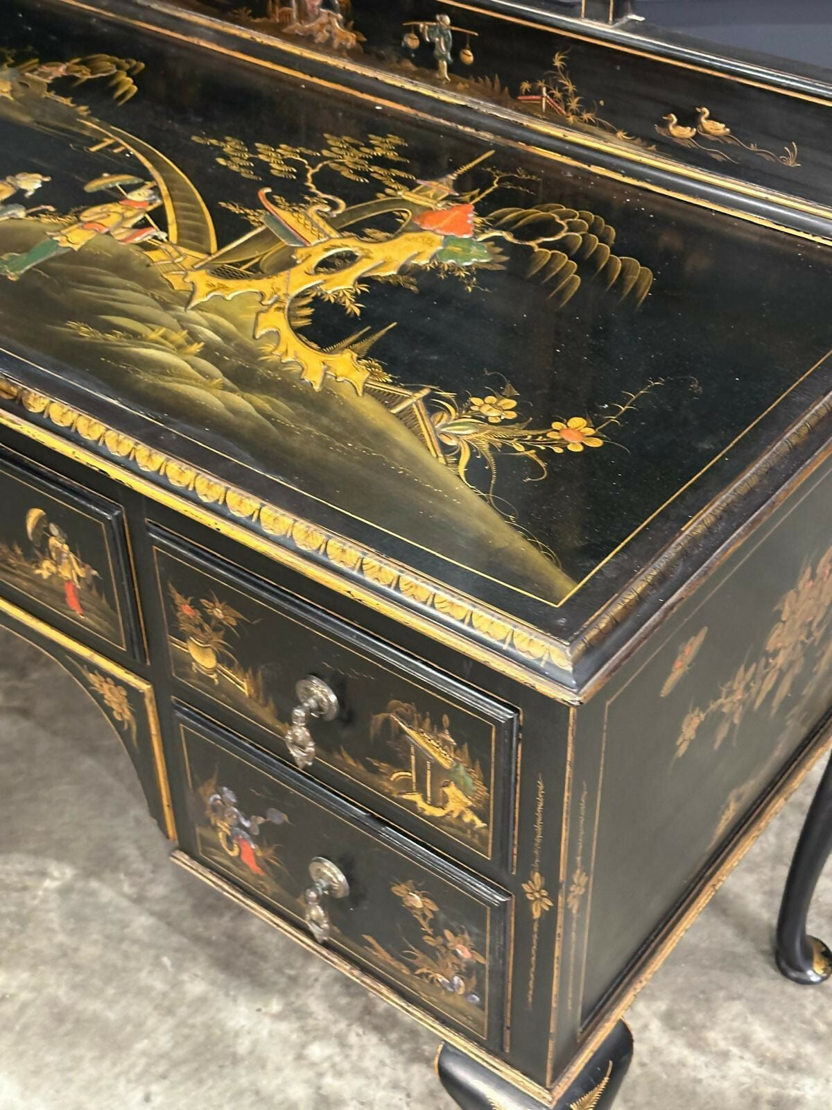 Black and Gold Chinoiserie Lacquered Dressing Table