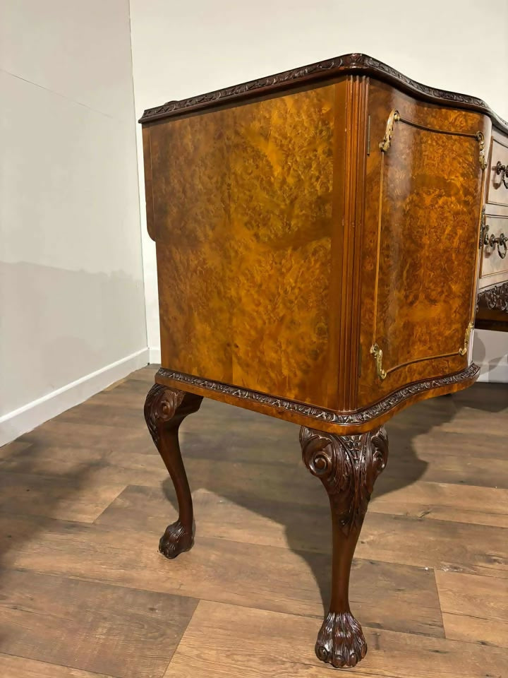 Vintage Burr Walnut Veneered Sideboard z