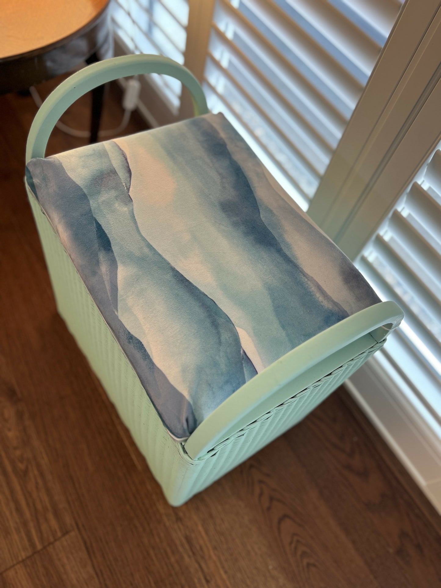 small green wave ottoman40