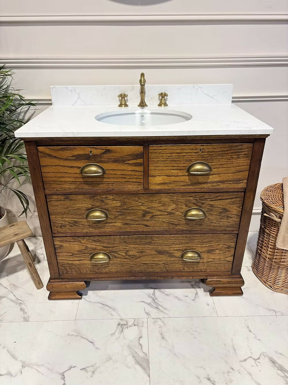Traditional Bathroom Vintage Vanity Unit