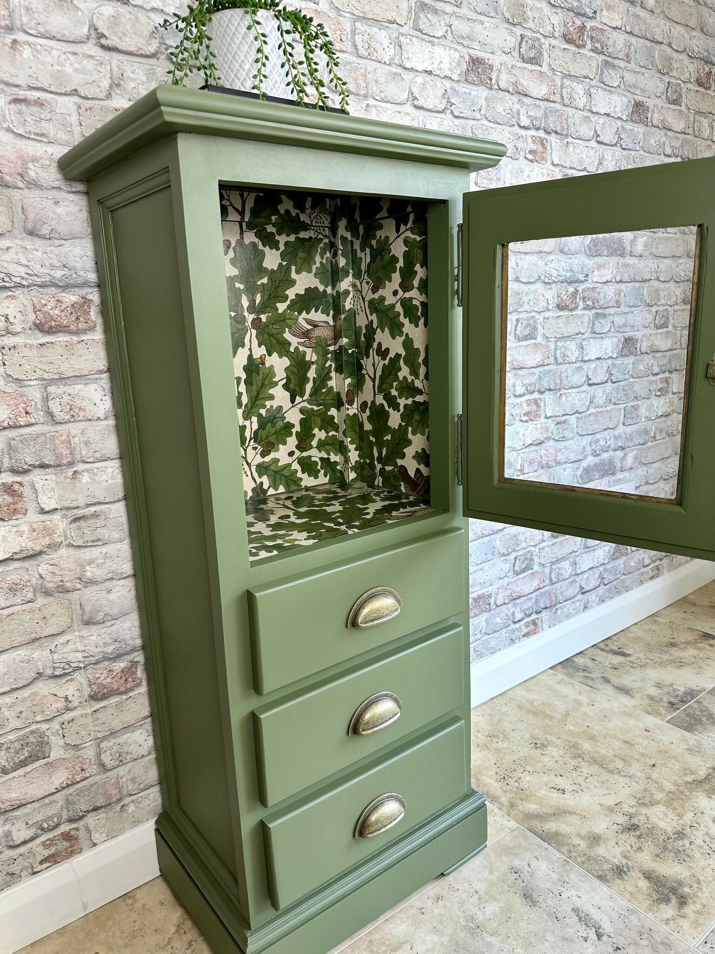 Green Display Cabinet 2