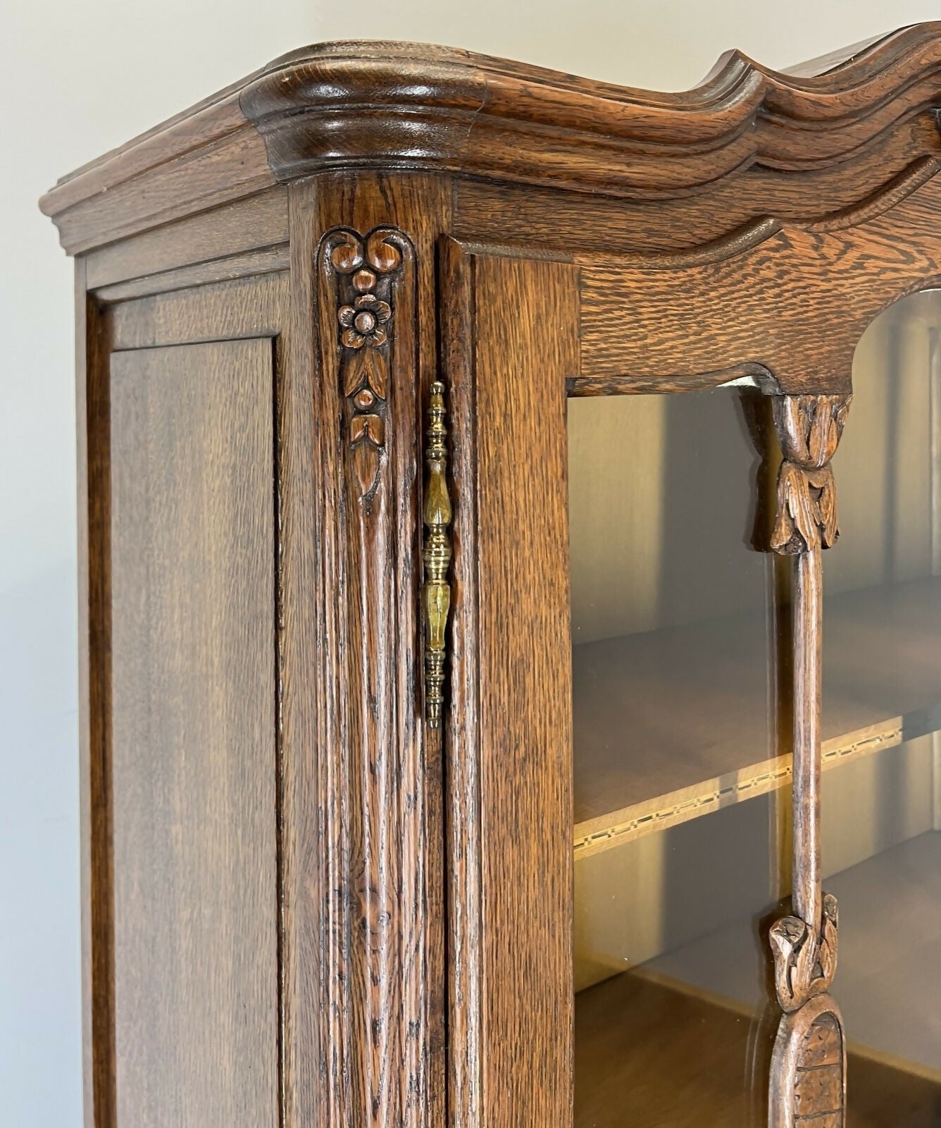 Bookcase Vintage French Louis XIV Style Oak Display Cabinet Sideboard LOT 4476