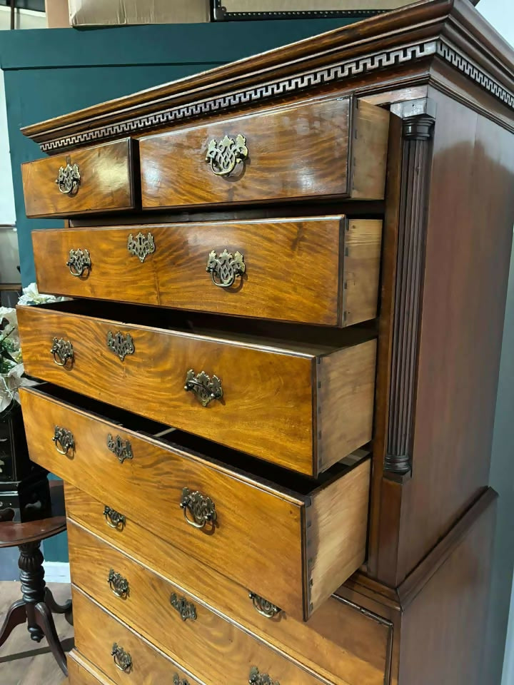 George III Mahogany Chest on Chest – c. Early 19th Centuryzx