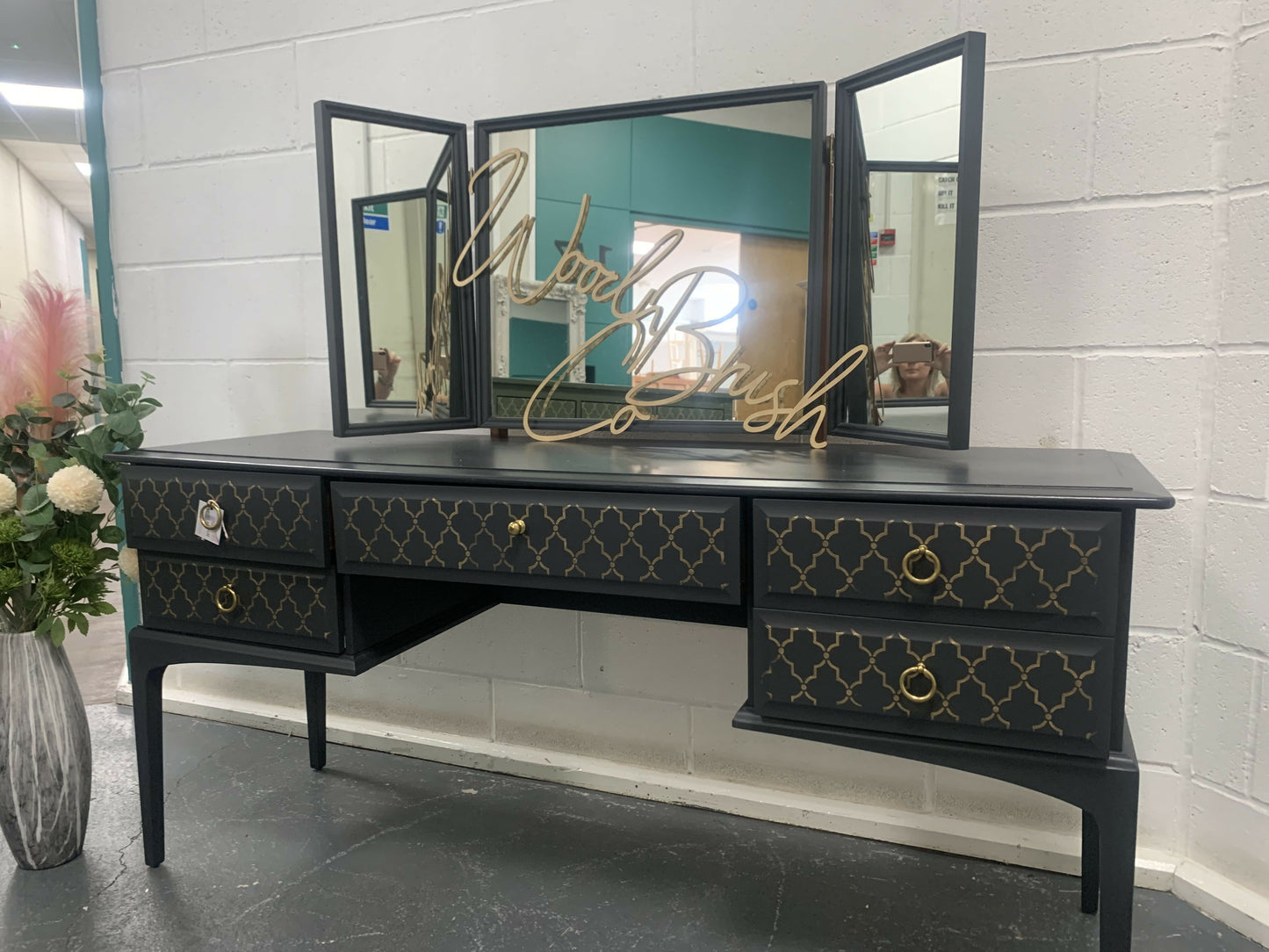Stag minstrel dressing table with mirror and stool