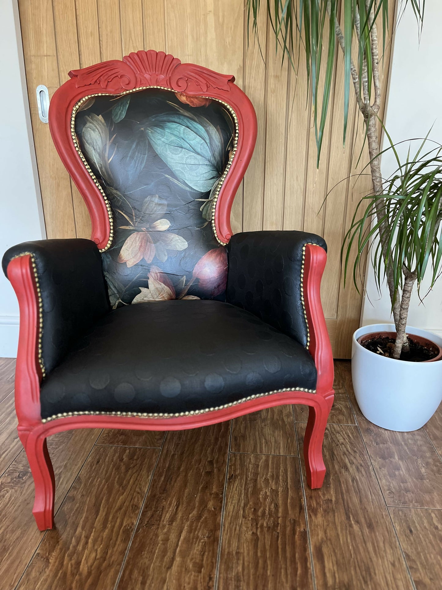 Accent vintage chair