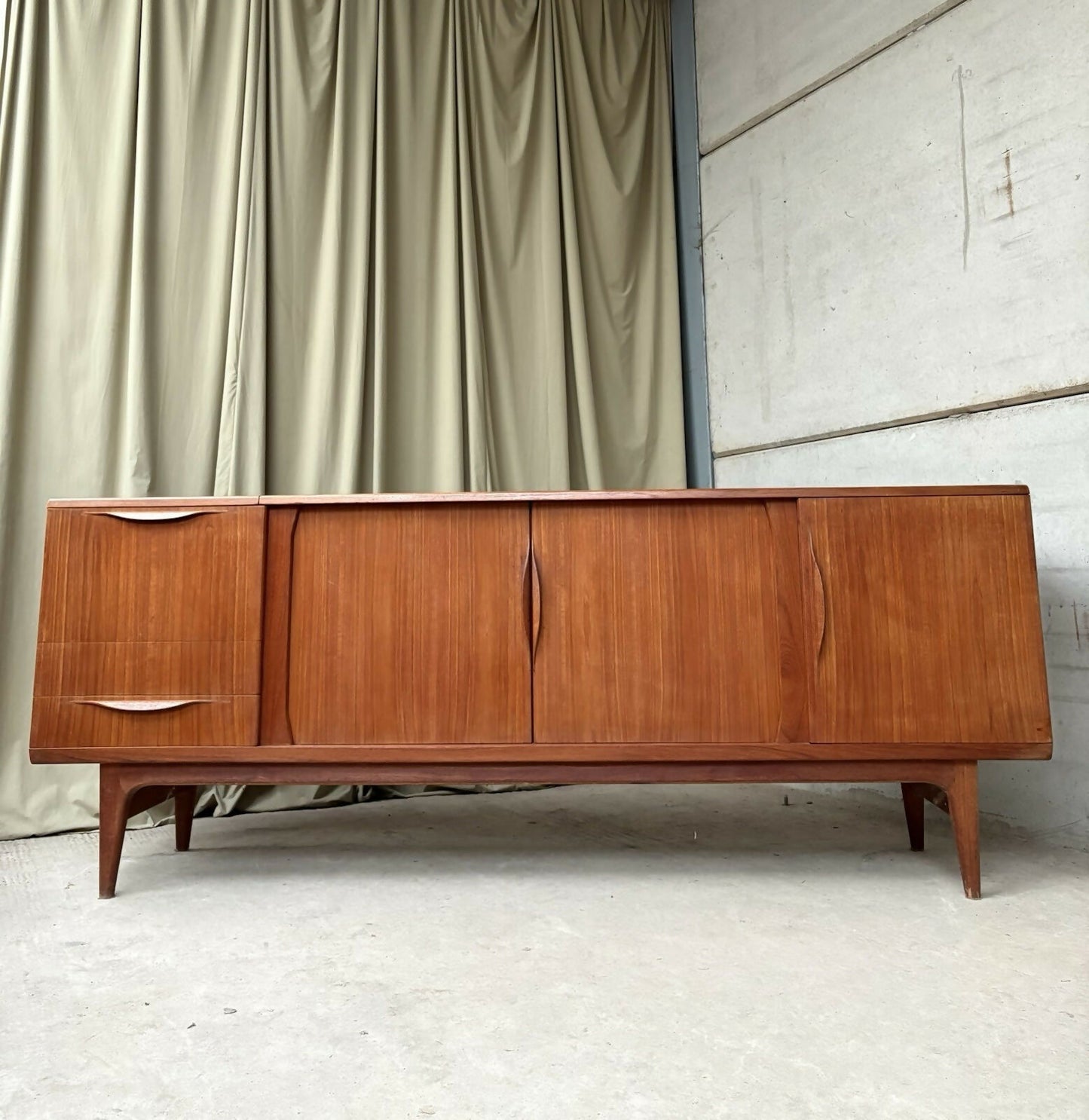 Vintage Mid Century Danish Large Teak Sideboard Drinks Cabinet