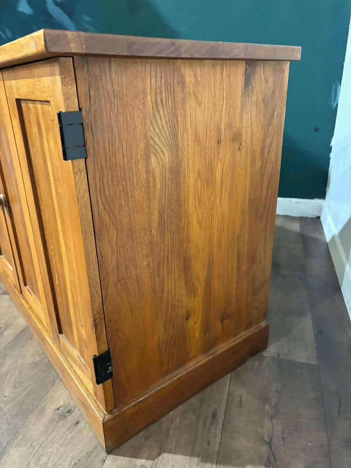 Contemporary Oak Two Door Cabinetxc