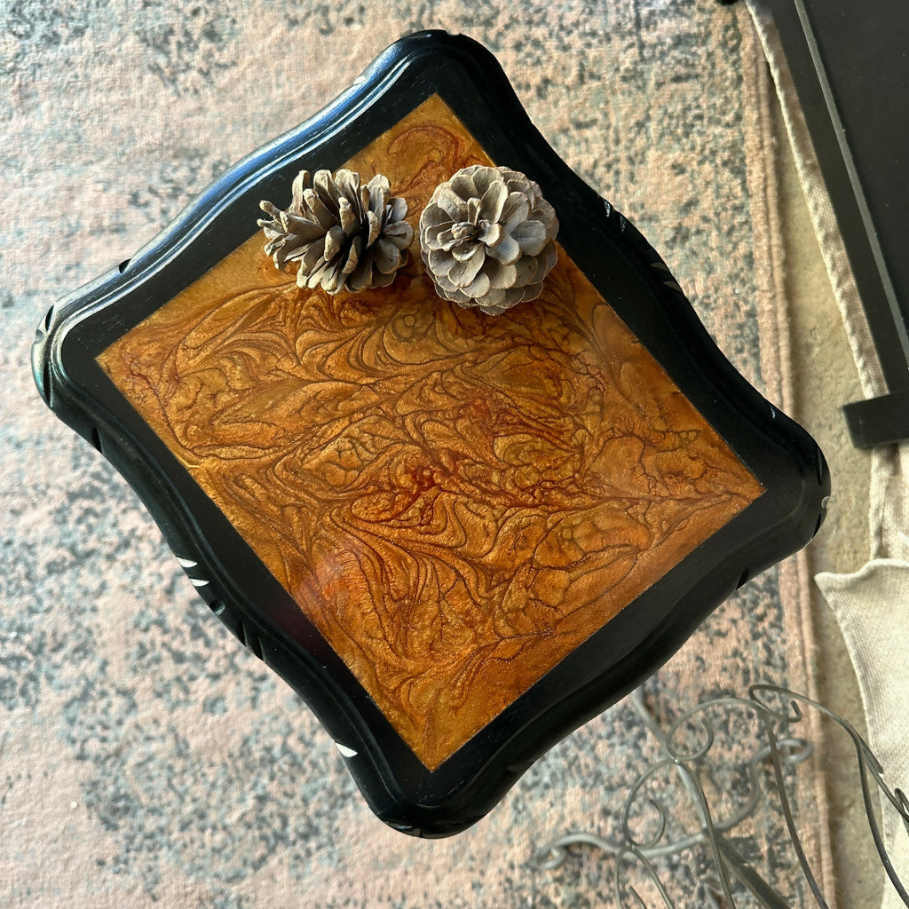 Resin Table Vintage Wine Table with The Modern Twist