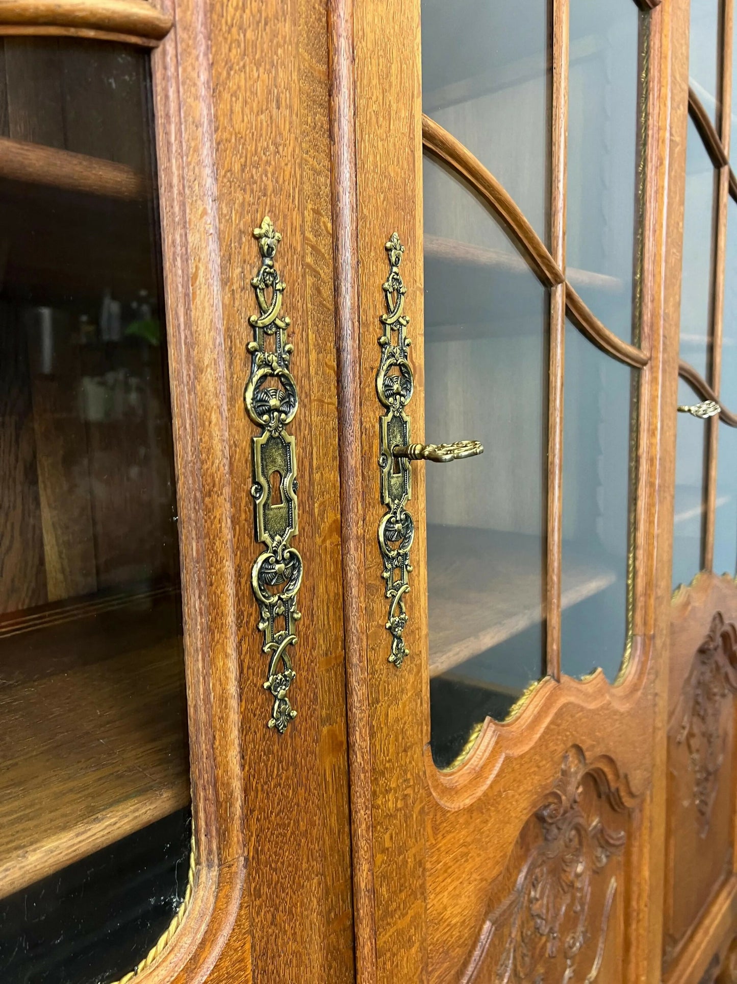 Bookcase Vintage French Louis XIV Style Display Oak Cabinet Sideboard LOT 4785