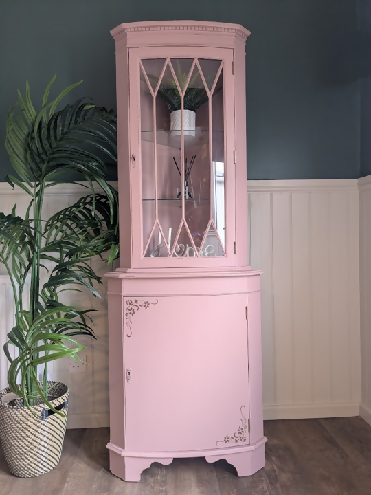 upcycled pink corner cabinet R09041 3