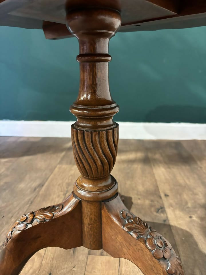 Reproduction Tilt Top Pie Crust Edge Side Table3