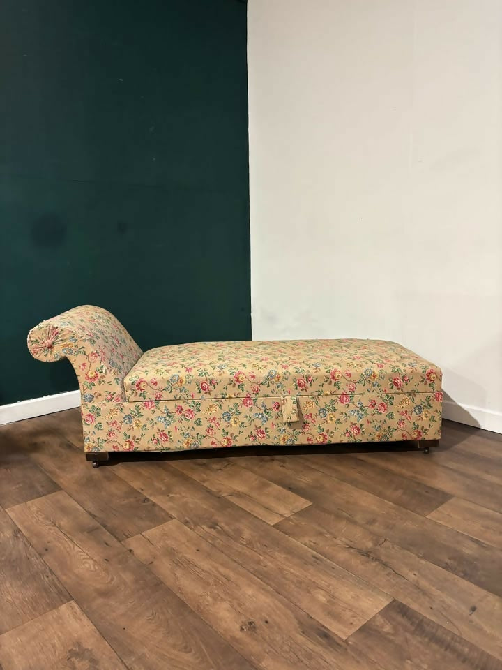 Vintage Chaise 7