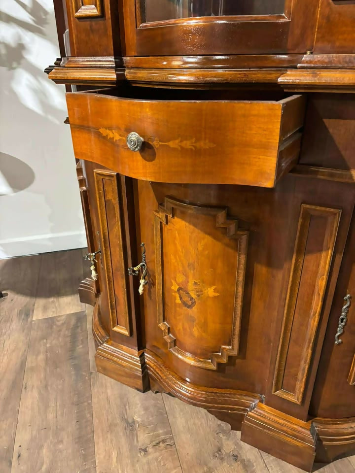 Reproduction Mahogany Continental Serpentine Fronted Display Cabinetx