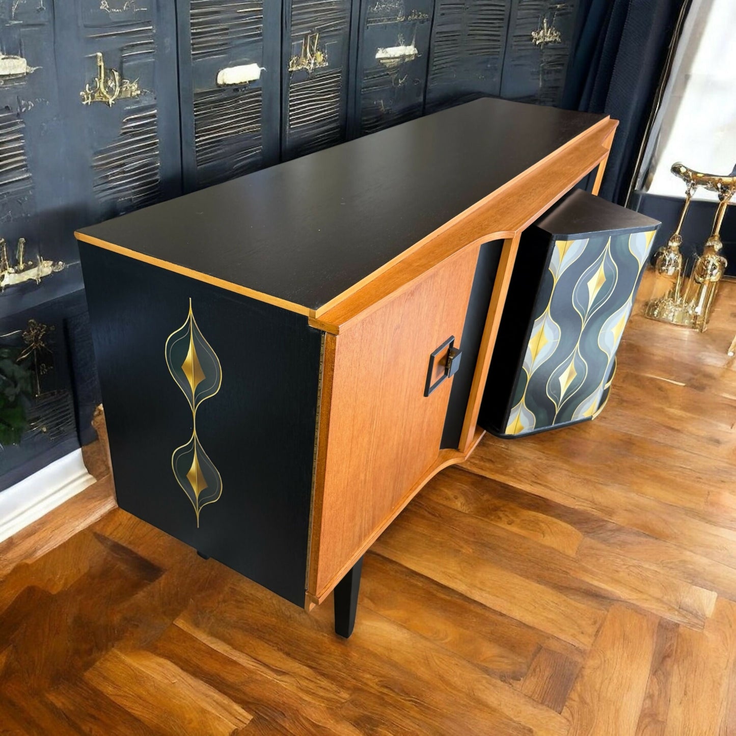 Stunning Beautility Drinks Cabinet, with central rotating bar.