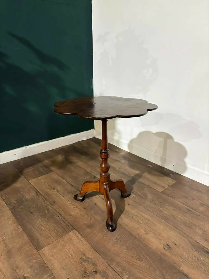Georgian Mahogany Petal Top Pedestal Tripod Tablenb