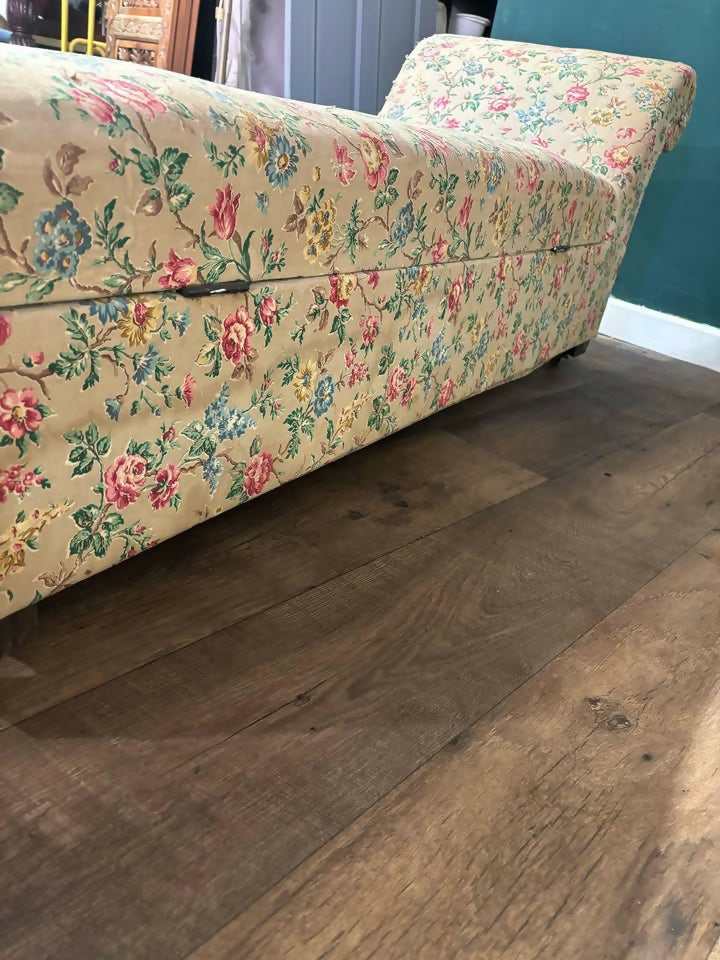 Vintage Chaise 00