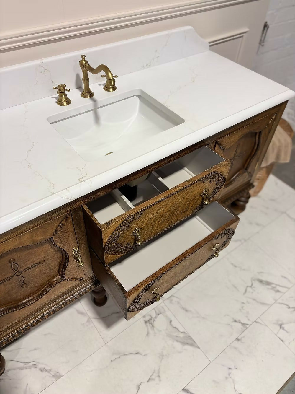 Traditional Double Bathroom Vanity Unit