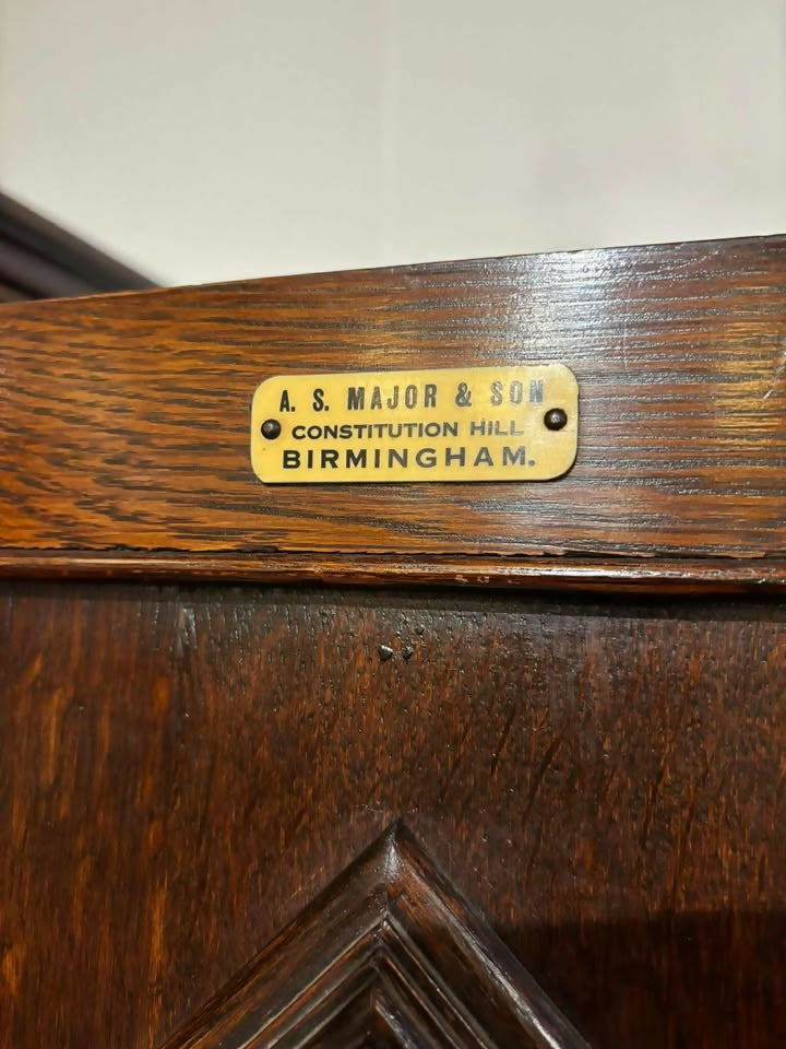Vintage Dark Oak Hall Robeqw