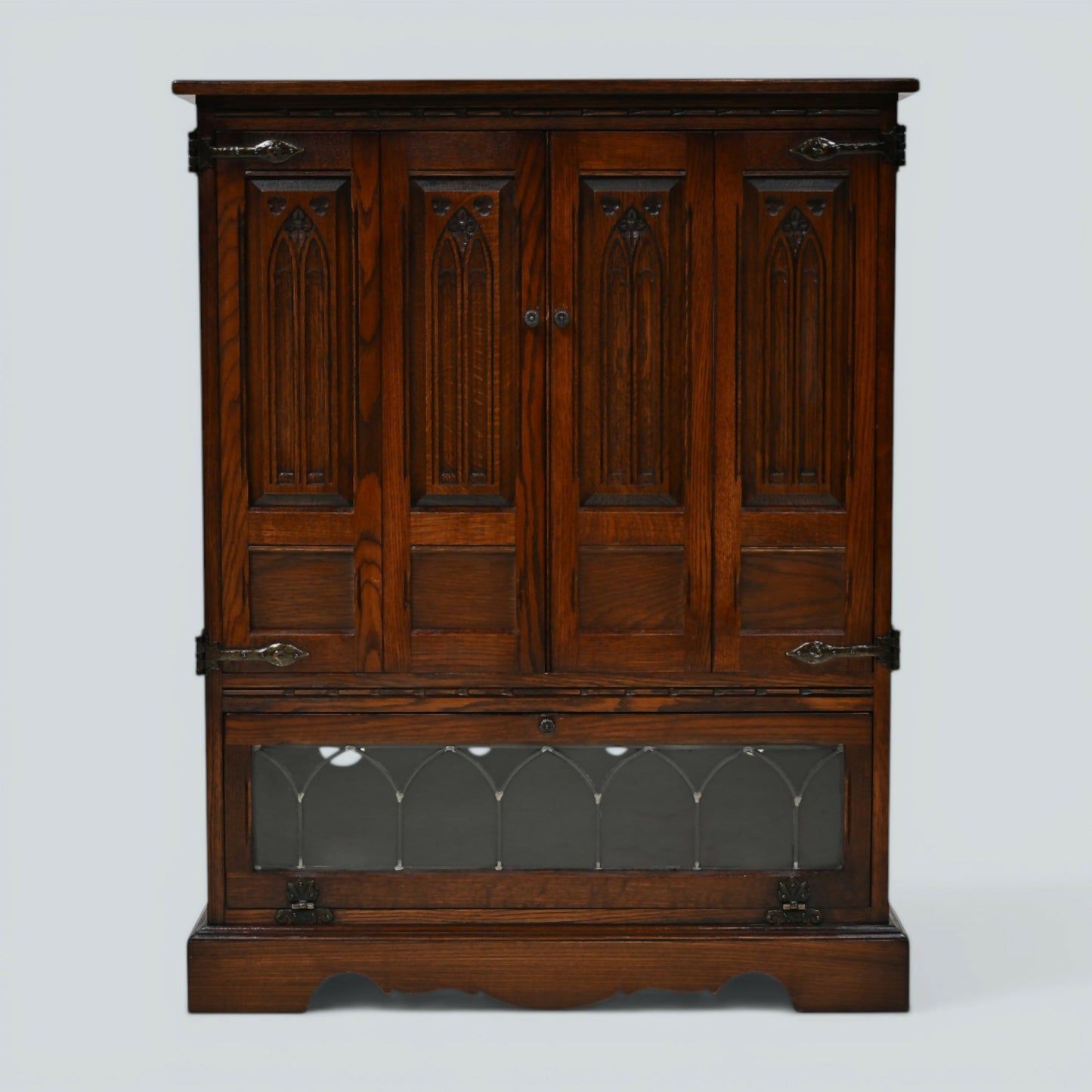 Old Charm TV Video Cabinet Warwick Range Tudor Brown Model 2317 FREE UK Delivery