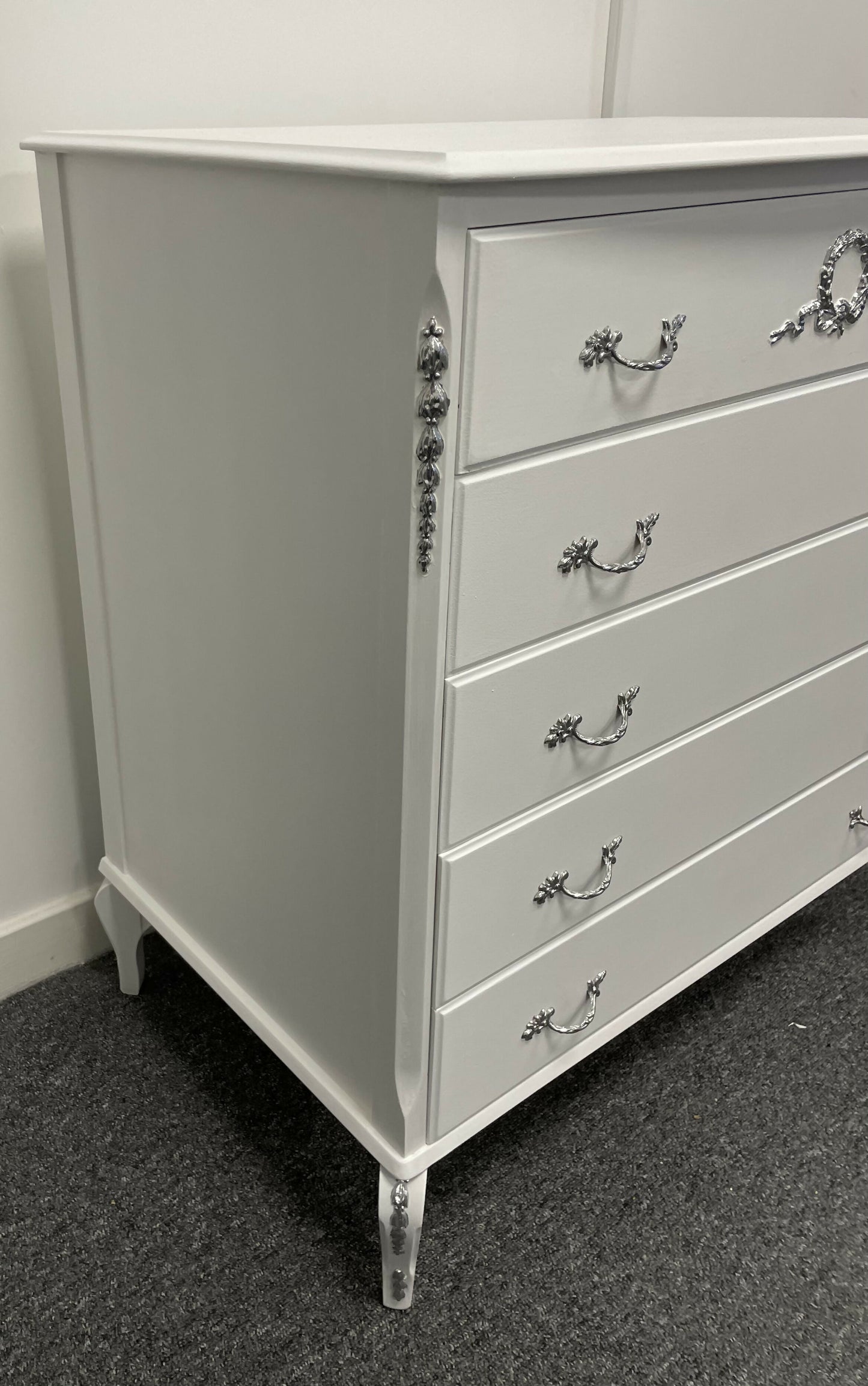 French Louis Style White and silver Chest of Drawers: Ornate 5-Drawer Dresser