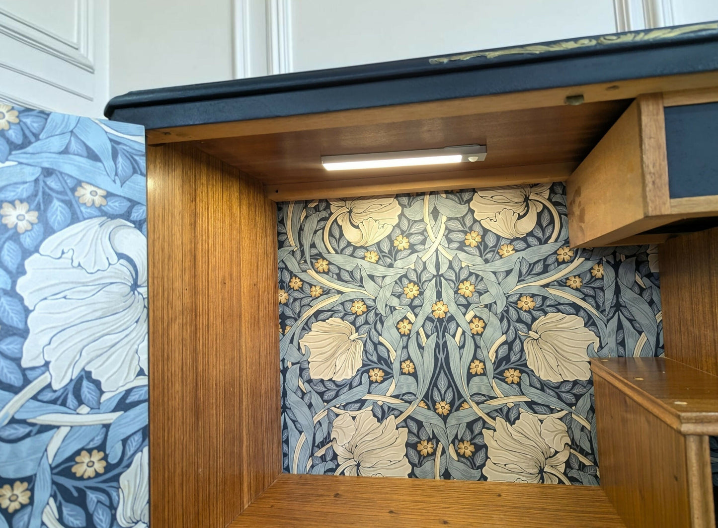 Vintage Unique Art Deco Style queen Anne Blue Drinks Cocktail Cabinet gin bar
