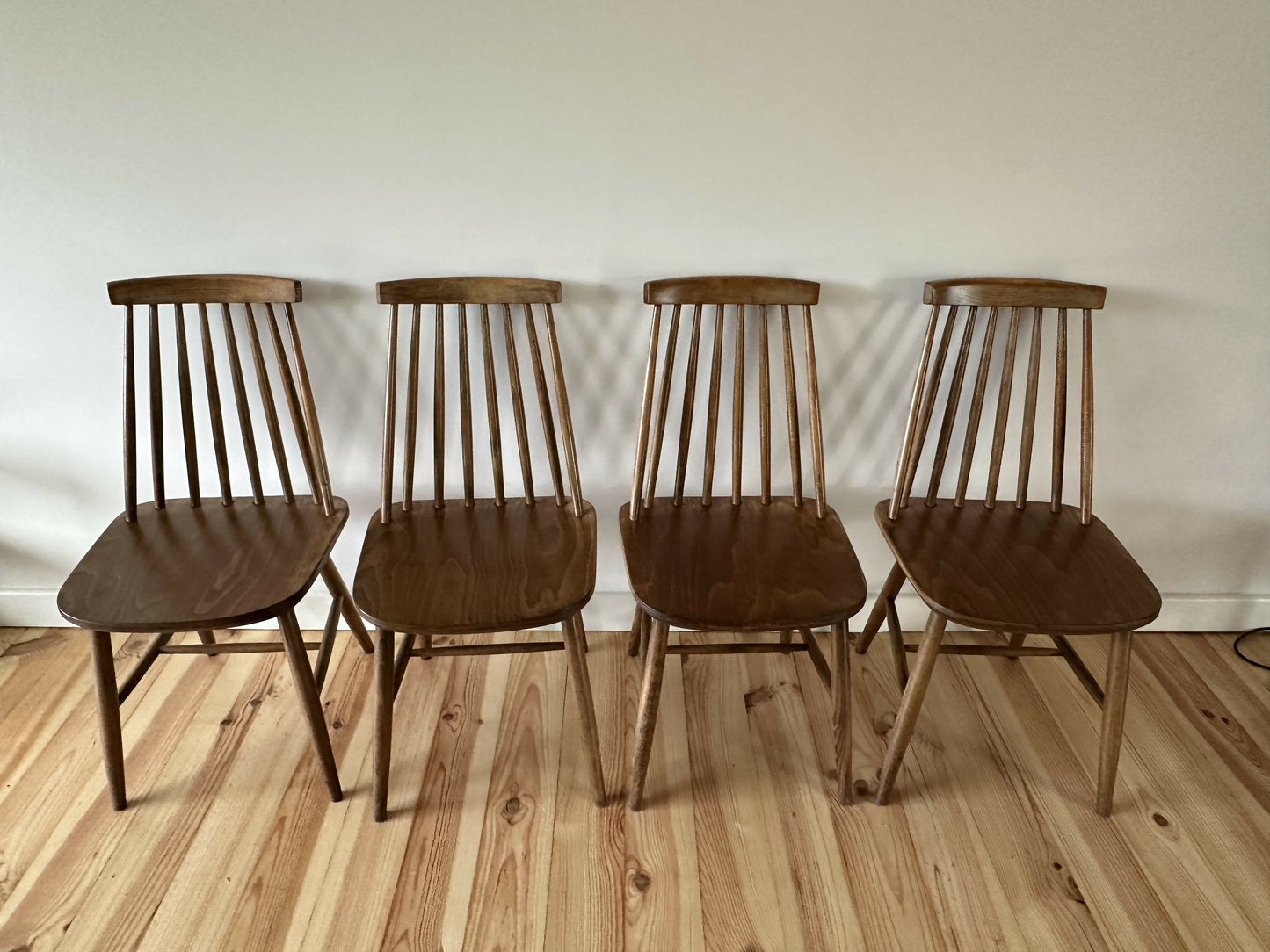 Vintage Set of 4 Mid Century Ercol Style Dining Chairs Stick Back Elm Chairs