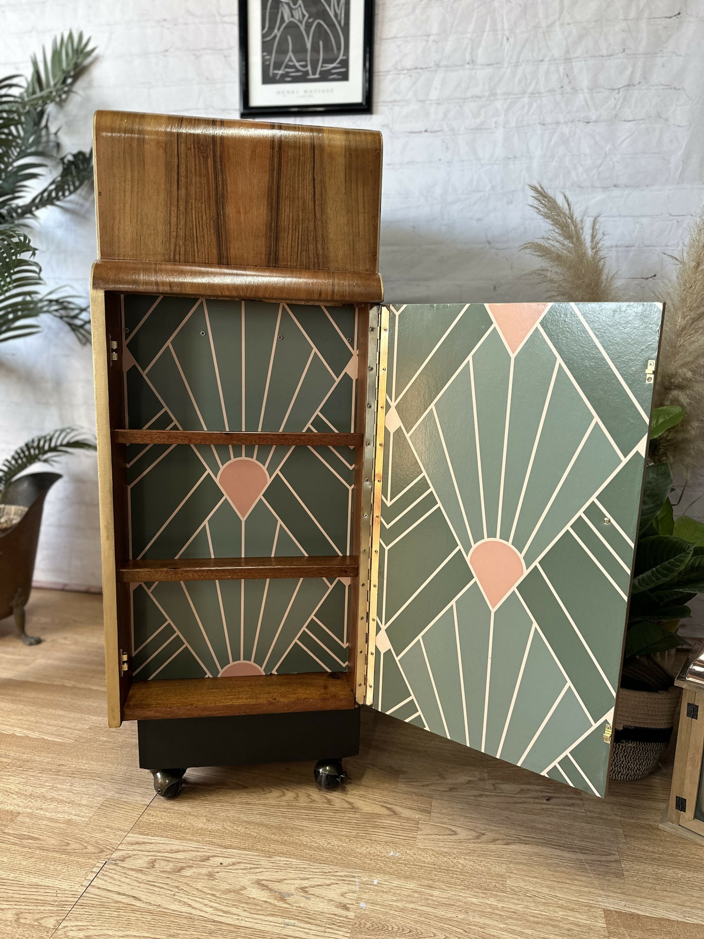 Cocktail Cabinet, Vintage Drinks Bar, Art Deco,1930’s Drinks Unit, Retro Bar, Walnut MADE TO ORDER