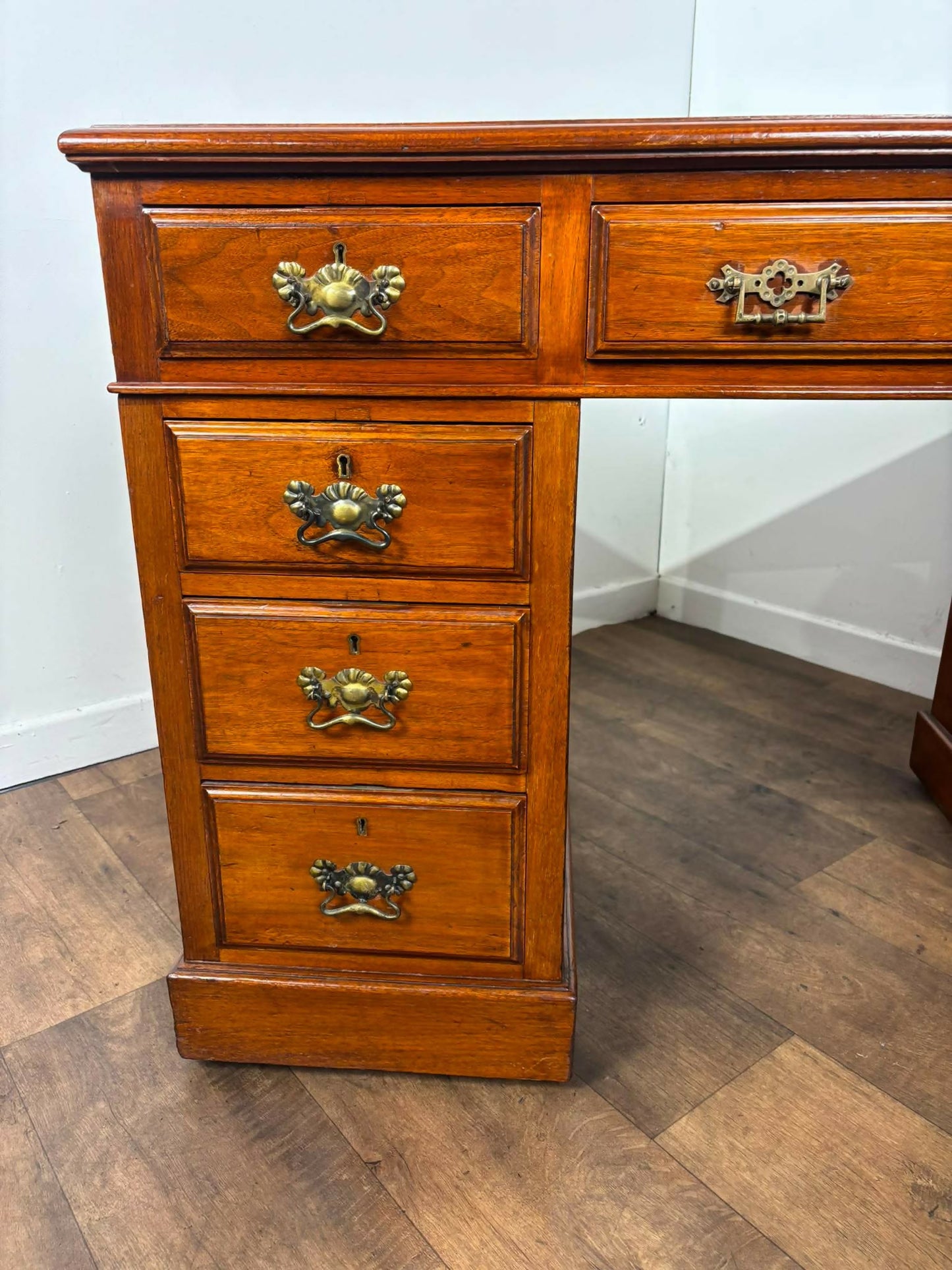 Victorian Mahogany Twin Pedestal Knee Hole Desk