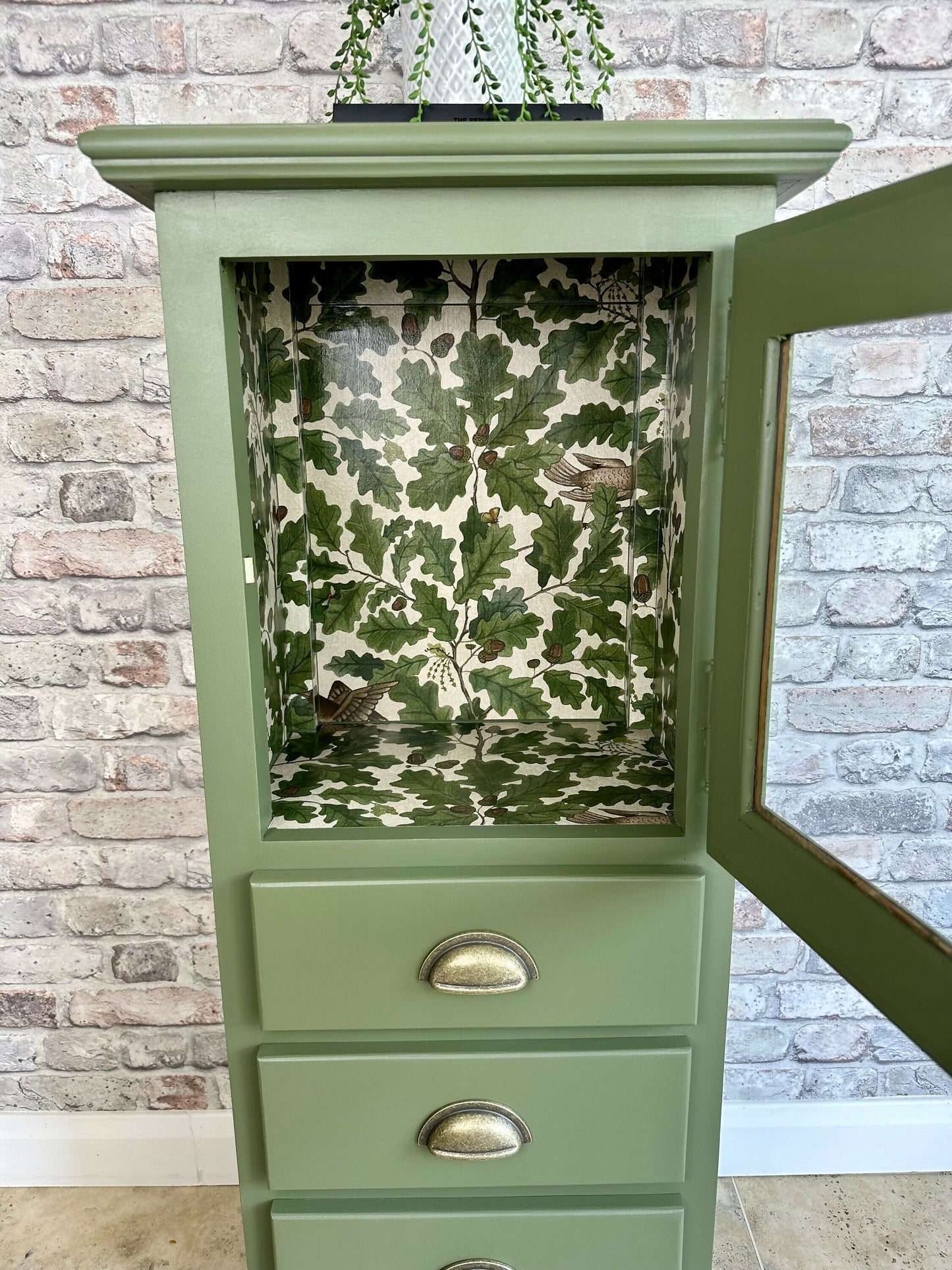 Green Display Cabinet 4