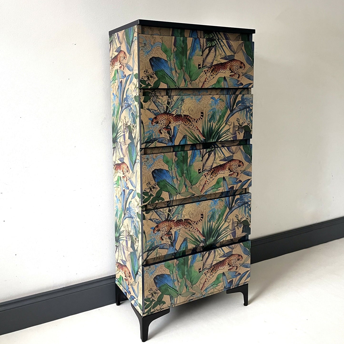 Tallboy chest of drawers with exotic palmleaves and jumping leopards