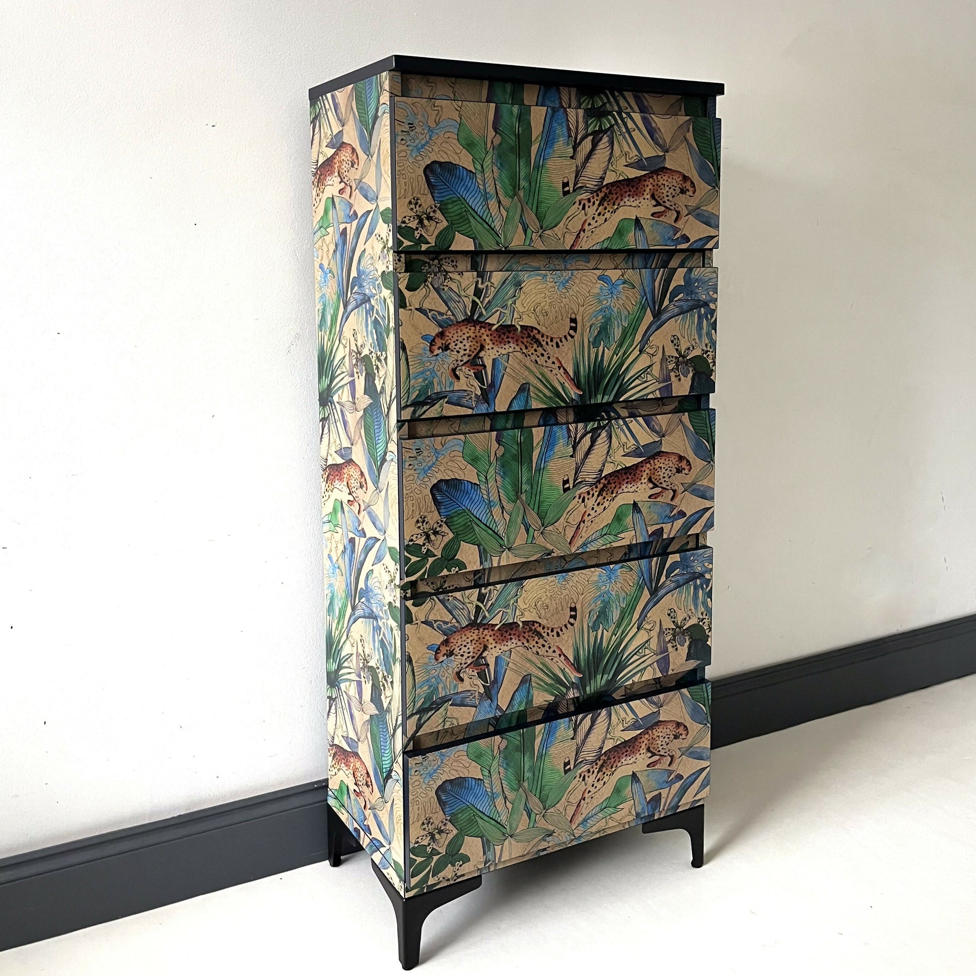 Tallboy chest of drawers with exotic palmleaves and jumping leopards