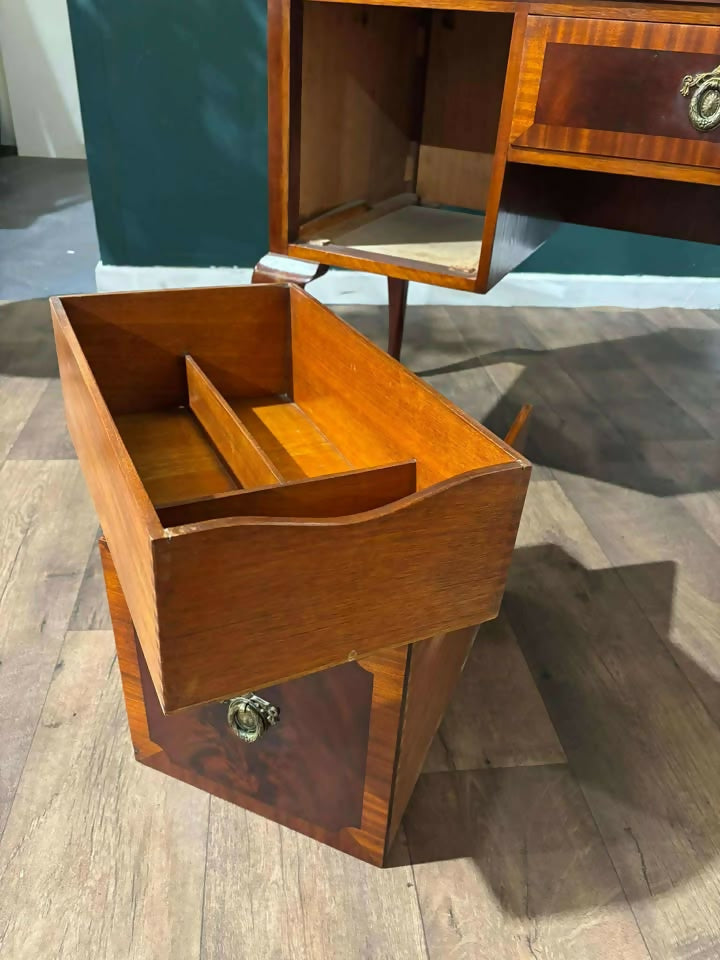 Vintage Mahogany Dressing Table with Bevelled Mirrorzx