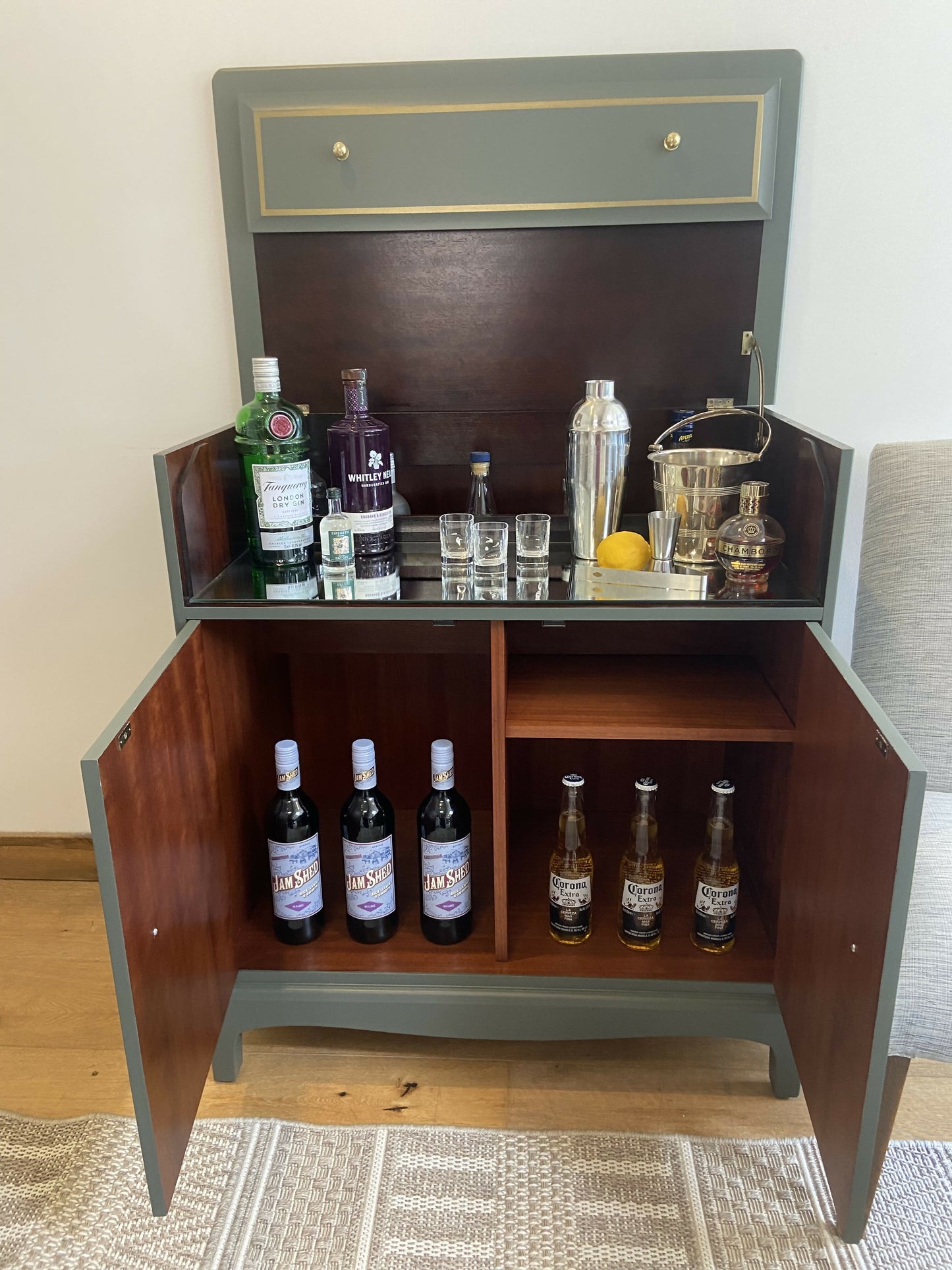 NOW SOLD. RARE Stag Drinks Cabjnet