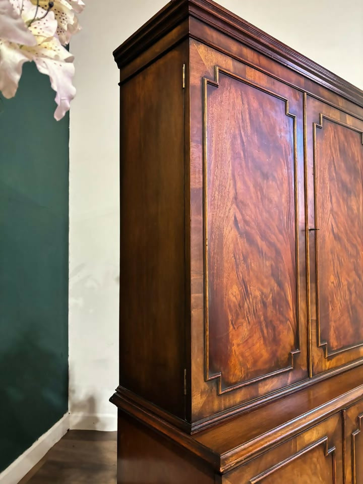 Reproduction Mahogany Cabinet99