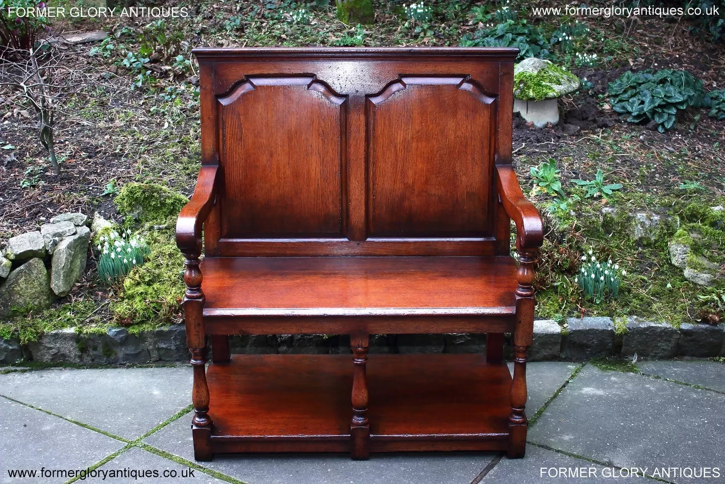 A TITCHMARSH AND GOODWIN SOLID OAK TAVERN SEAT / SETTLE / PEW / HALL ARMCHAIR / BENCH.