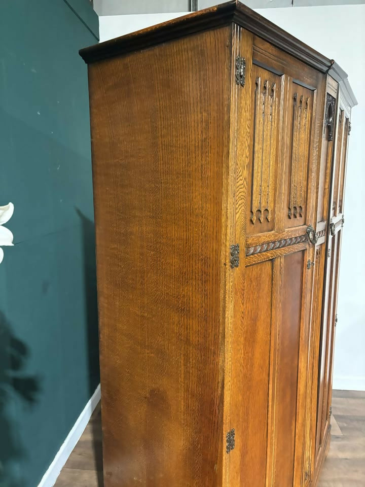 Vintage Jacobean Style Carved Medium Oak ladies Wardrobe9