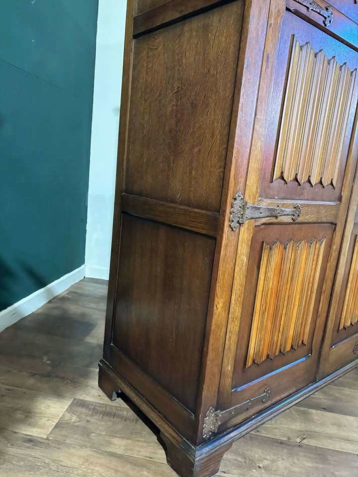 Vintage Oak Priory Double Wardrobe With Linen Fold Designb