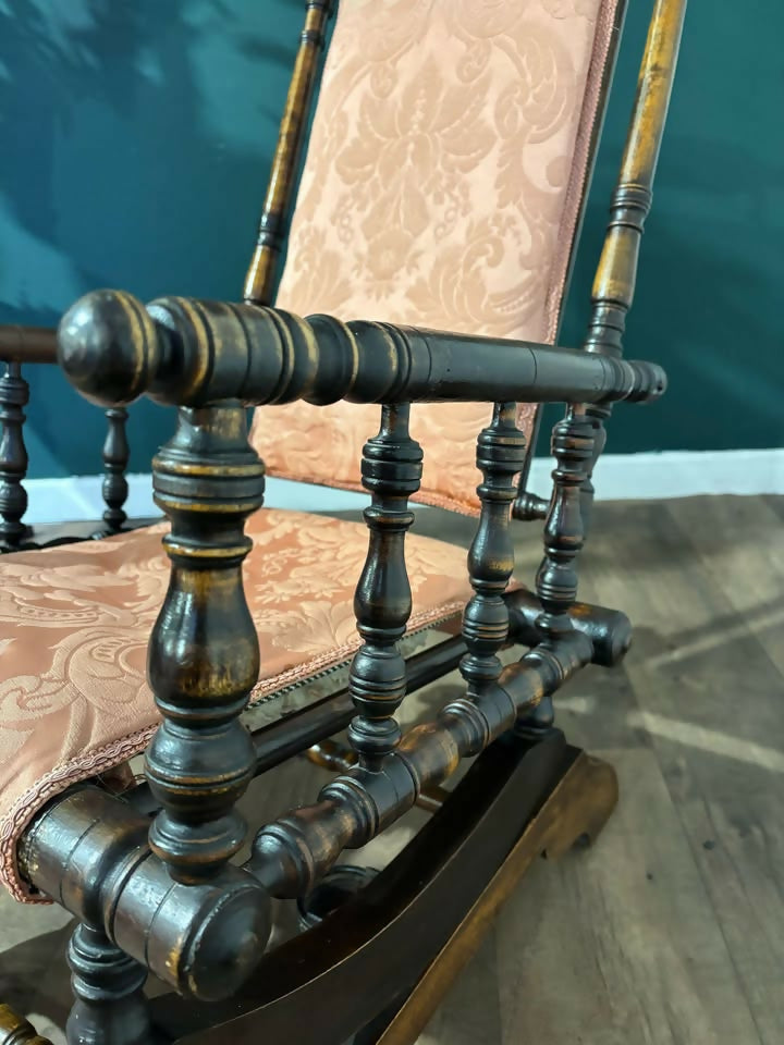 Victorian Upholstered American Style Rocking Chair0