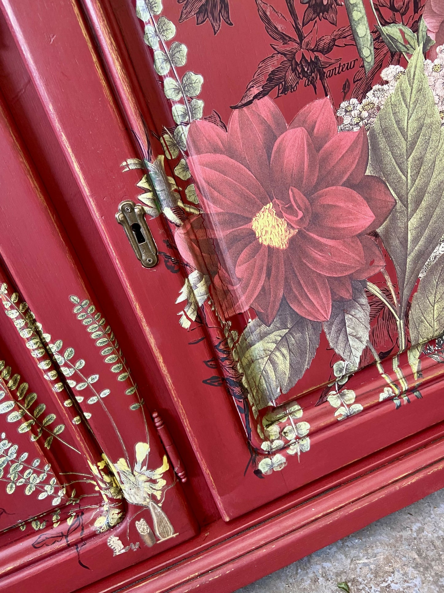 Sideboard Red Floral Decorated