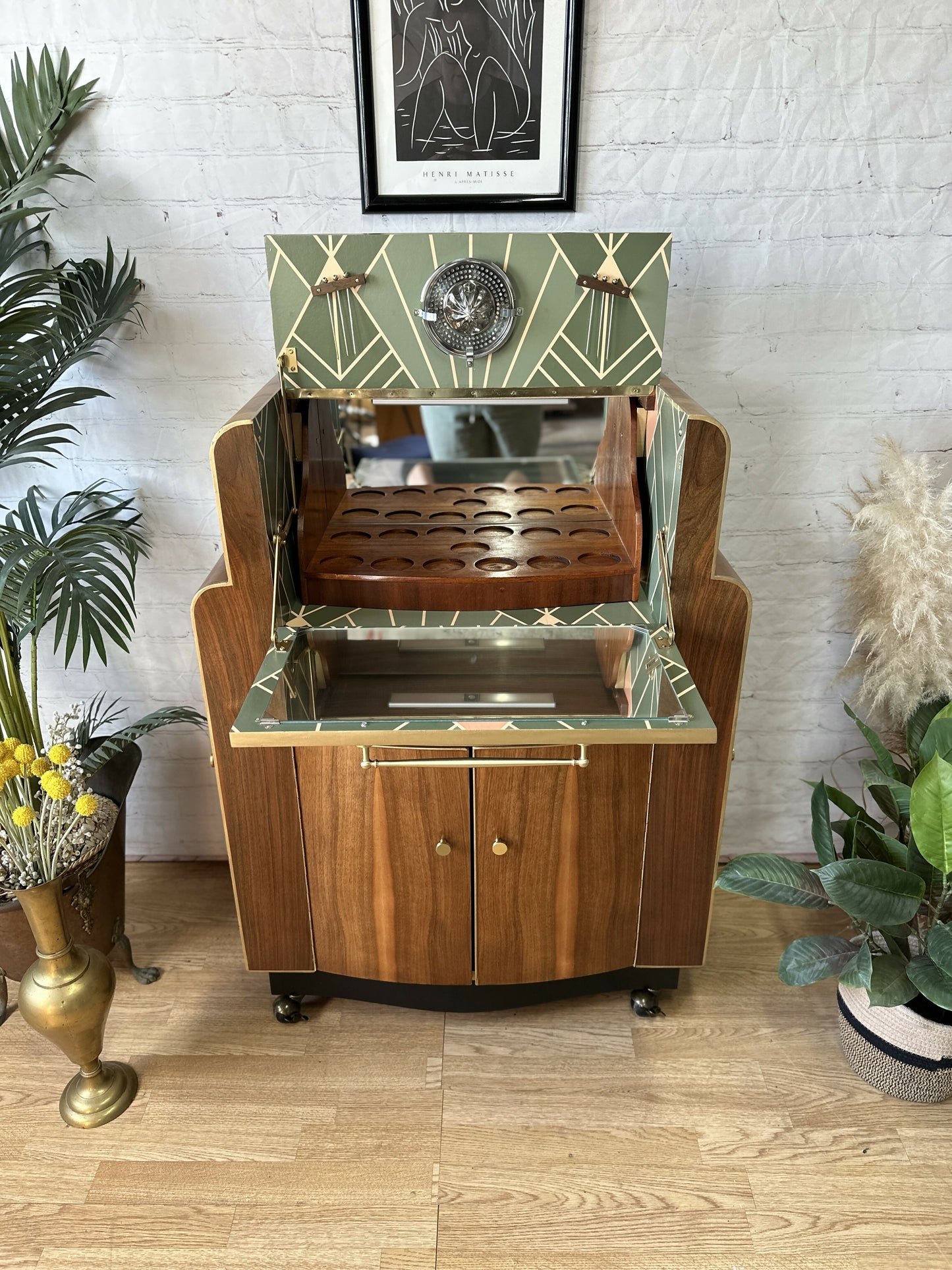 Cocktail Cabinet, Vintage Drinks Bar, Art Deco,1930’s Drinks Unit, Retro Bar, Walnut MADE TO ORDER
