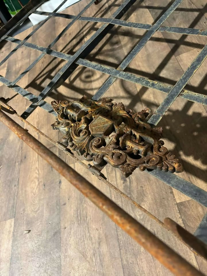 Victorian Folding Cast Iron French Single0
