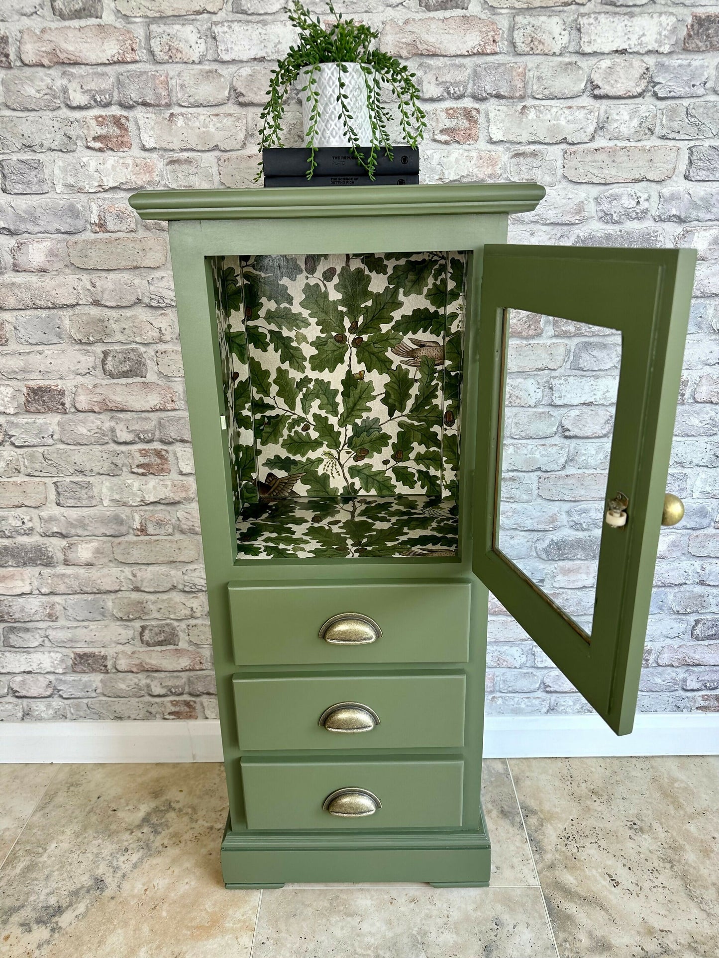 Green Display Cabinet 3