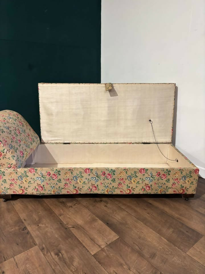 Vintage Chaise 0