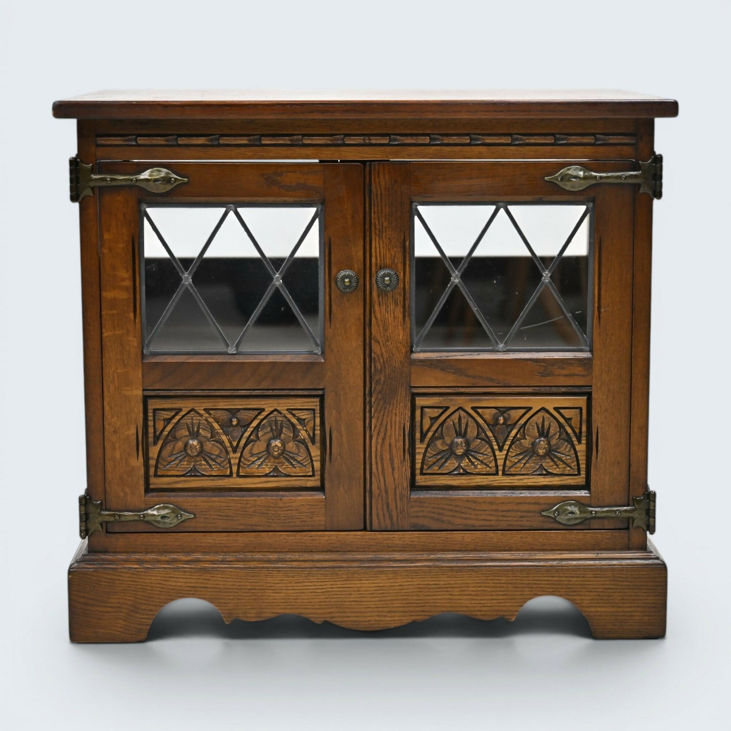 Old Charm TV Stand Video Cabinet Light Oak Made In England Free UK Delivery