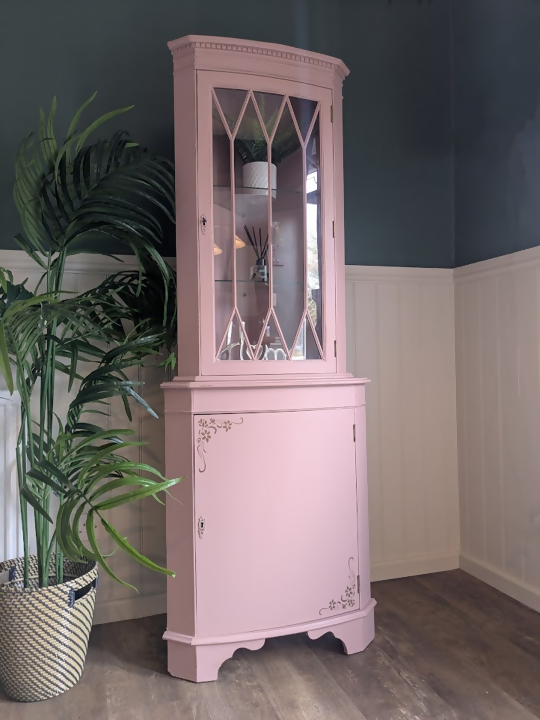 Pink corner cabinet R09041 4