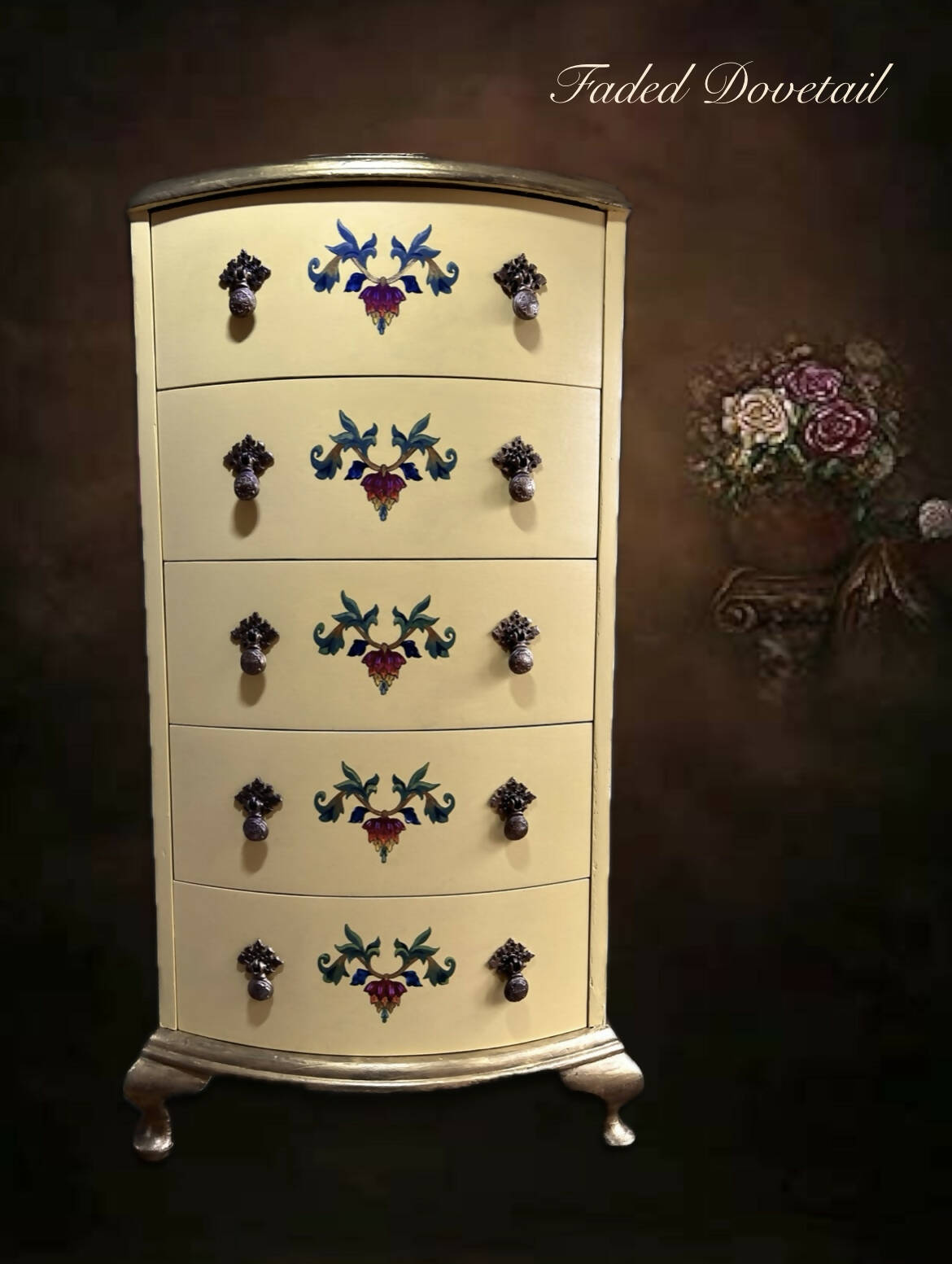 Venetian style chest of drawers