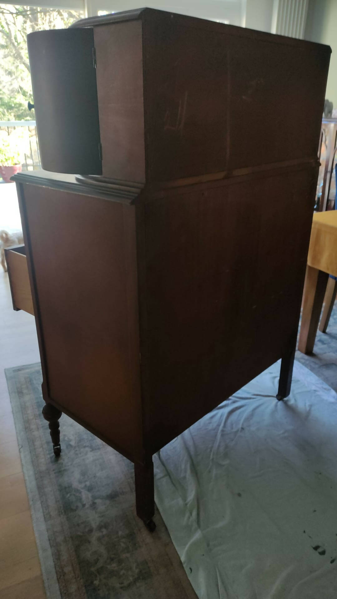 Very Rare American Chest