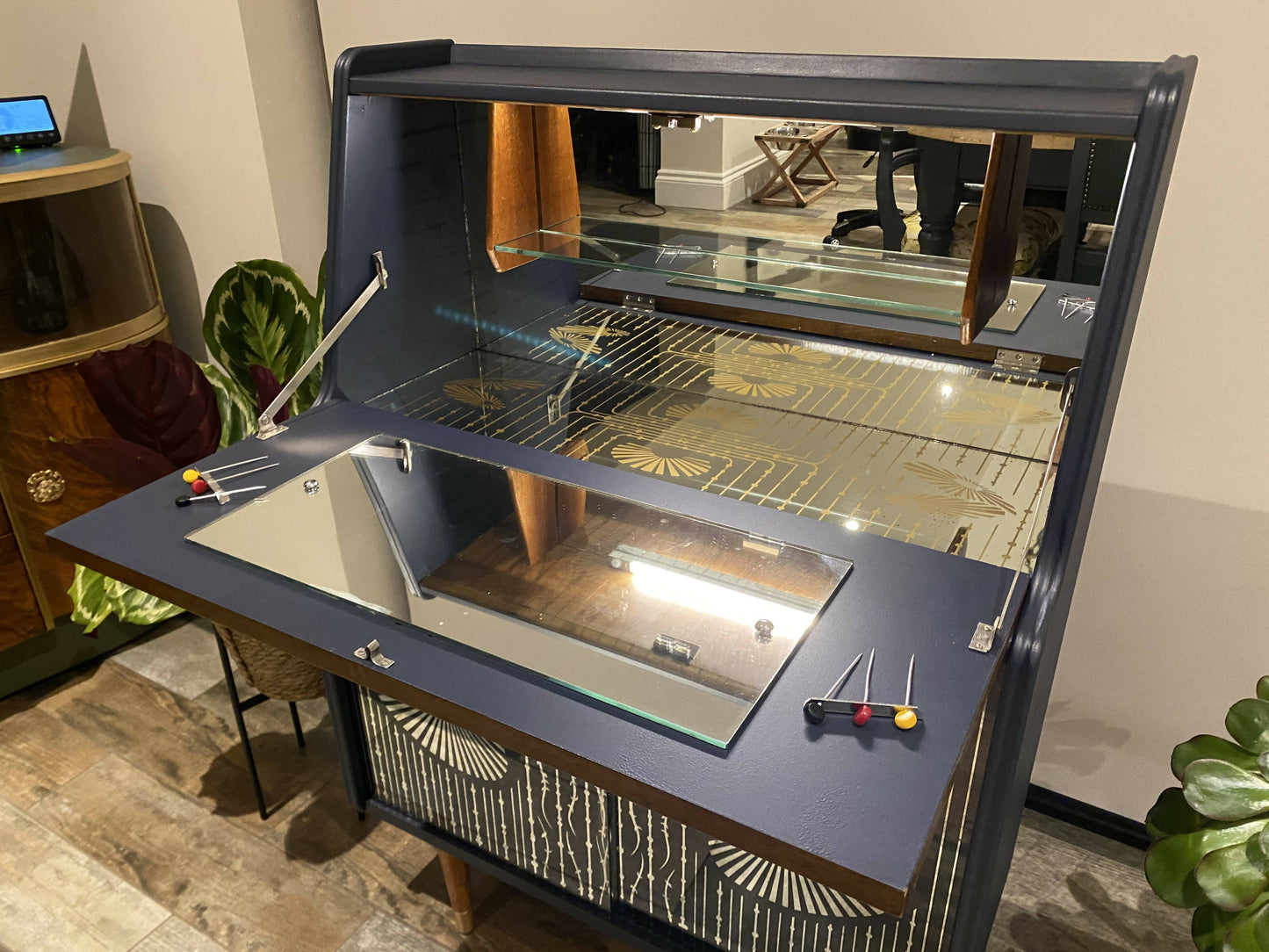 Retro Drinks / Cocktail Cabinet
